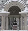 Памятник Марии Федоровне зимой