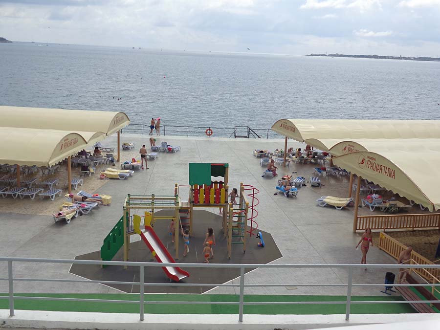Детская площадка на пляже Красная талка