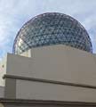 Сферический стеклянный купол музея