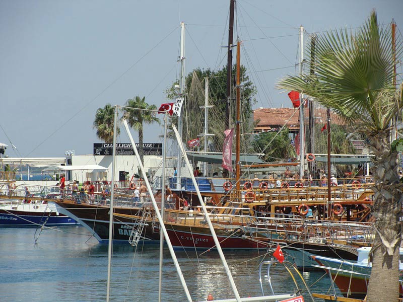Яхты в порту Сиде
