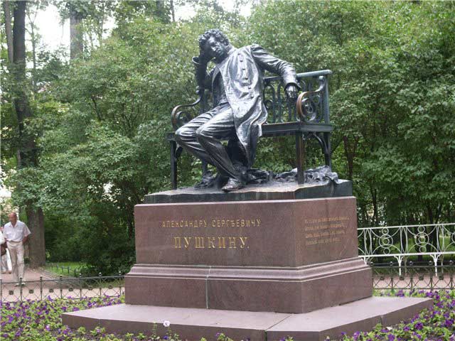 Памятник Пушкину-лицеисту