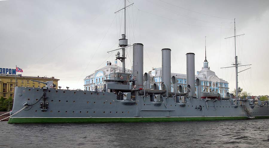 Крейсер Аврора на Петровской набережной