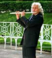 флейтист на входе в Екатерининский парк
